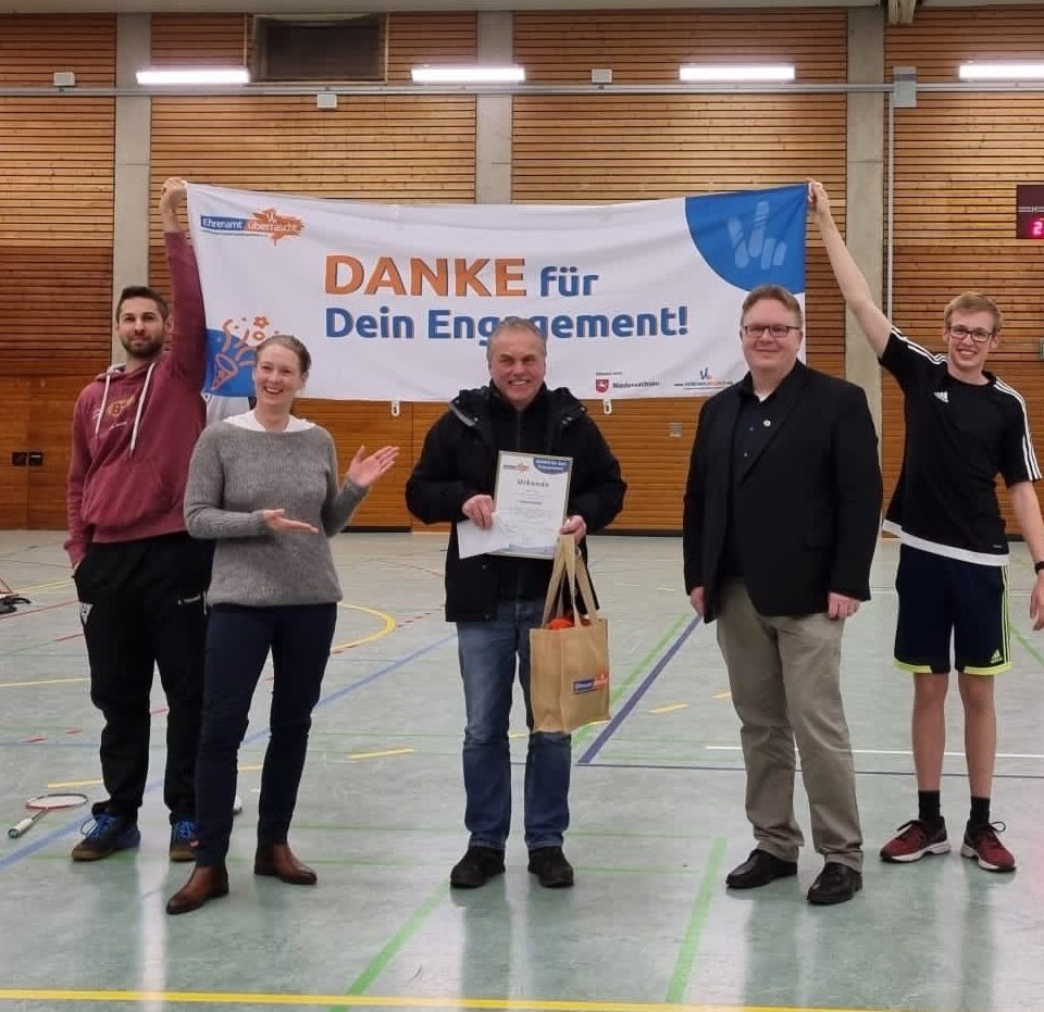 Ehrenamt überrascht Badminton-Verband